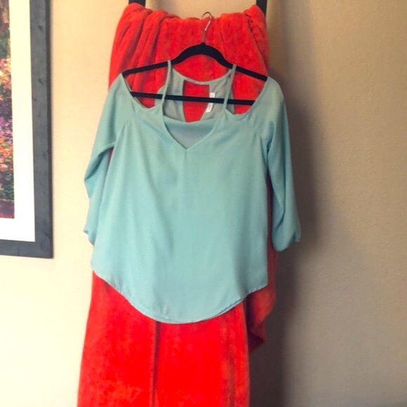 #109 NWOT Shoulder Baring Lightweight Aqua Blouse - Picture 3 of 15